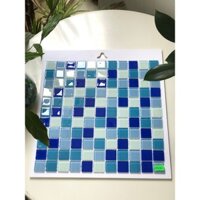 Gạch mosaic thủy tinh mix màu ốp bể bơi, bể sục trang trí bếp tạo không gian tươi sáng chống thấm nước, dễ vệ sinh
