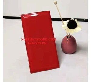 Gạch thẻ màu đỏ bóng vát
