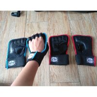 Găng tay tập gym hình tại shop