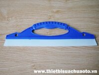 Gạt nước kính có tay cầm màu xanh