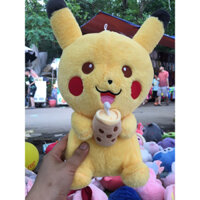 gấu bông pikachu ôm trà sữa