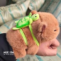 Gấu Bông Vòng Tay Capybara Siêu Hot – Chuột Lang Nước Ôm Tay màu nâu đeo balo rùa