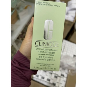 Gel Dưỡng Ẩm Clinique Dành Cho Da Dầu Dramatically Different Moisturizing 125ml