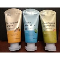 Gel tẩy da chết thảo dược Kwailnara Welcos - Làm sạch da, giúp da mịn màng, tươi sáng