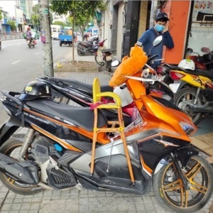 Ghế mây đi xe số cho bé