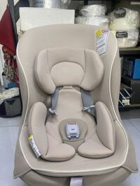 Ghế ngồi oto Combi coccoro thanh lý mới 90% trắng sữa