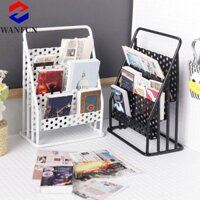 Giá để báo thu nhỏ RADIANTEDGE, Giả vờ chơi Kệ báo Nhà búp bê Giá lưu trữ sắt, Kệ sách Hiển thị trang trí hàng ngày Giá búp bê tỷ lệ 1: 12 Đồ chơi trẻ em