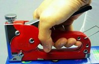 [Giá Rẻ] SÚNG BẮN GHIM CẦM TAY