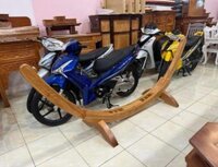 Giá võng gỗ bên trạm