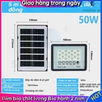 【giao hàng tận nơi】Đen năng luong mat troi đèn năng lượng mặt trời 50W đèn led ngoài trời 72 hạt đèn lớn