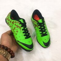 giày bóng đá trẻ con màu xanh lá cây phun sơn may đế :)) :))