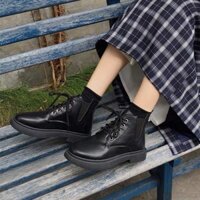 Giày boot cao cổ ( ảnh tự chụp )