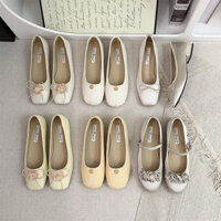 Giày búp bê nữ da PU màu be đế bệt phối hoa tinh tế thanh lịch phù hợp công sở đi làm phối đồ nhẹ nhàng