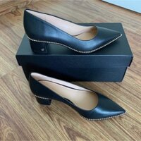 Giày Coach dáng đơn giản, màu sắc nhã nhặn