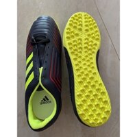 Giầy đá bóng PRT đen chuối. Bộ đế 2 màu cực bám sân