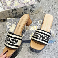 Giày Guốc Nữ Quai Ngang Thêu Chữ Gót Tròn Cao 5cm