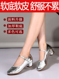 Giày khiêu vũ phong cách mới Giày biểu diễn Soundton Giày khiêu vũ nữ Đế mềm Giày khiêu vũ vuông màu đỏ Bạc nhảy vuông Giày nữ trung niên Người cao tuổi Giày nhảy múa bốn mùa