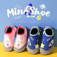 [Giày lặn] Hàng có sẵn Giày đi biển dành cho trẻ em Nam Nữ Lặn biển Giày lội ngược dòng Giày đế mềm chống trượt Giày đế mềm chống cắt chân trần Giày tất sàn vừa vặn