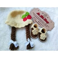 Giày len xỏ ngón và nón tóc giả phối trái cherry đỏ