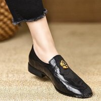 Giày một lớp Miệng sâu gót dày hoa trà kim loại phong cách phương Tây 2025 Giày da nhỏ thoải mái nhẹ cho nữ