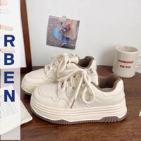 Giày nữ Hàn Quốc. Giày trắng đế dày tăng lên. Giày bánh mì thiết kế cổ điển có đế bánh xốp. Giày mũi tròn phù hợp.