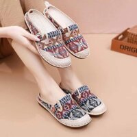 Giày nữ mùa xuân hè phẳphong cách dân tộc miệnôgiày lười trượt choười trung niên dép kín mũi giày mẹ 009 CLQH