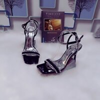 Giày sandal nữ màu đen bản xoàn phối bính