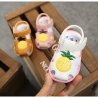Giày sandal tập đi cho bé đế mềm êm chân có kèn hình trái thơm dễ thương - Hàng QC cao cấp