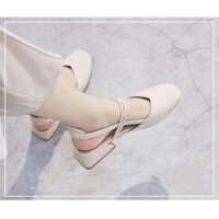 Giày sandal trắng đế thấp thanh lịch