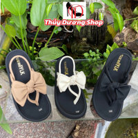 Giày Sandan Nữ Kẹp Ngón Đính Nơ, Da Mềm Đi Êm Nhẹ Chân Dễ Phối Đồ, Đé Cao Tầm 3phân Có May Đế