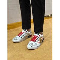 Giày sneaker Dolce Gabbana Trắng họa tiết logo chữ dây Đỏ LA DDT
