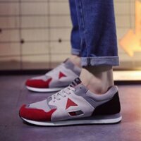 Giày sneaker màu đỏ
