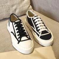Giày sneaker