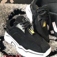 Giày sneaker