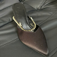 Giày Sục Bệt Thiết Kế Nữ Mũi Nhọn Hở Gót Đế Thấp Quai Hậu Đính Đá Sáng Sang Trọng Công Sở Đi Tiệc Màu Đen Bóng Soleil