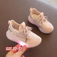 Giày Thể Thao Bé Gái Thời Trang Họa Tiết Hoa Cúc Có Đèn Led Size 22-31