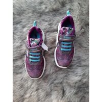 Giày thể thao hiệu Joma