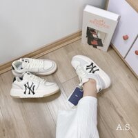 Giày thể thao MLB.