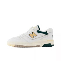 Giày thể thao New Balance 550 màu trắng, vàng, và xanh
