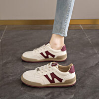 Giày thể thao nhỏ giản dị mùa xuân tuyệt vời