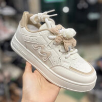 Giày thể thao nữ màu trắng kem dây gấu chữ M giày bata đế bằng