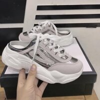 Giày thể thao sục