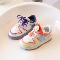 Giày thể thao trang trí kẹo mút màu trắng nhỏ gọn thích hợp bé trai bé gái KEO11