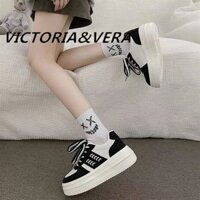 Giày trắng đế dày mẫu hot cho Nữ Giày Sneaker thể thao tăng chiều cao phong cách Hồng Kông mùa xuân thu Giày thể thao dễ phối mẫu mới 2024