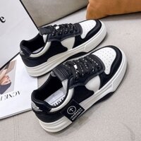 Giày trắng đế dày mẫu hot cho Nữ Giày Sneaker thể thao tăng chiều cao phong cách Hồng Kông mùa xuân thu Giày thể thao dễ phối mẫu mới 2024
