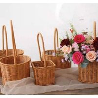 Giỏ cắm hoa tươi hoa kẽm nhung làm bằng mây PP đan thủ công