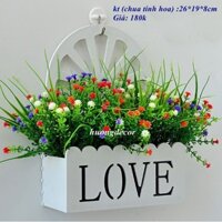 Giỏ hoa treo tường love