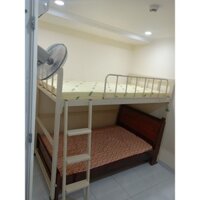 Giường 1 tầng trên cao sắt hộp cứng cáp nằm được 1-2 người tùy theo kích thước giao lắp tại nhà