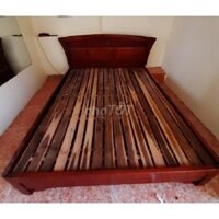 Giường gỗ xoan đào cũ 1m8 thanh lý giá rẻ, mới 90%