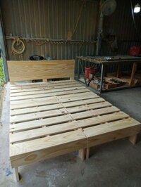 Giường Pallet Có Đầu Giường 1m8 x 2m Chân Trụ Cao 30cm